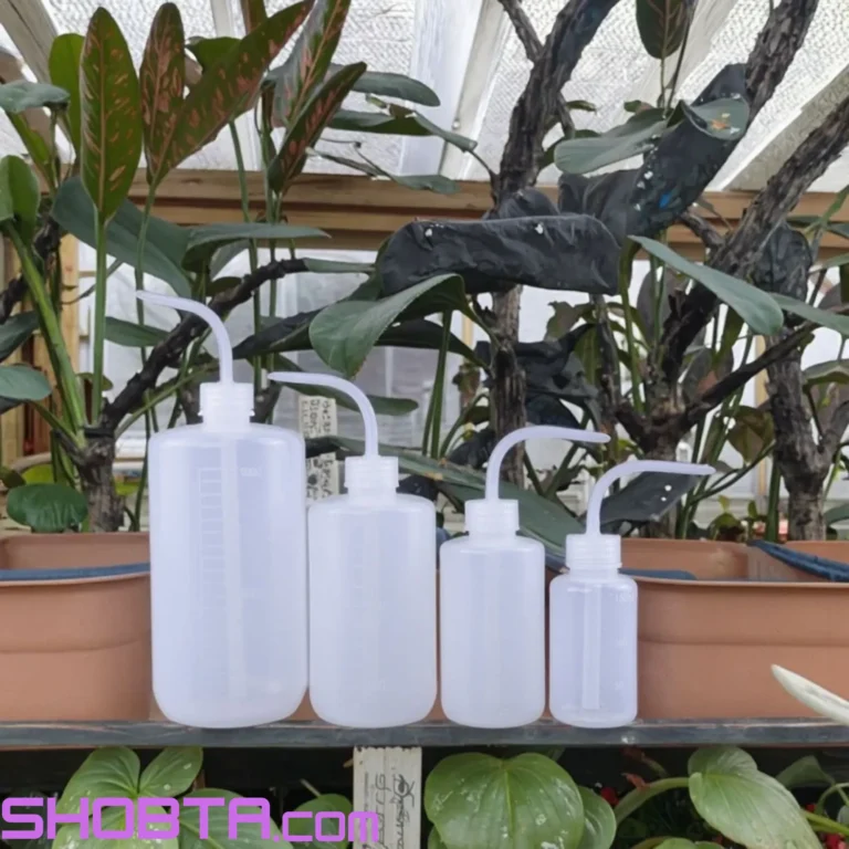 Plastic laboratory squeeze bottle in 500mL and 1000mL capacities